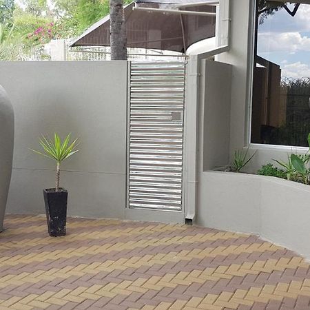 Feather Self Catering Accommodation Windhoek Ngoại thất bức ảnh